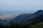 16 Zoom sul Monte Ubione e verso la pianura